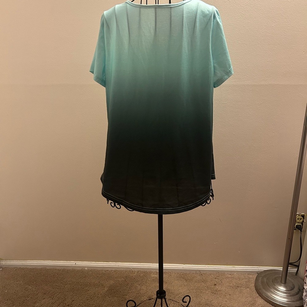 Emery Rose Gradient V-Neck Top - Black and Green - Picture 2 of 3